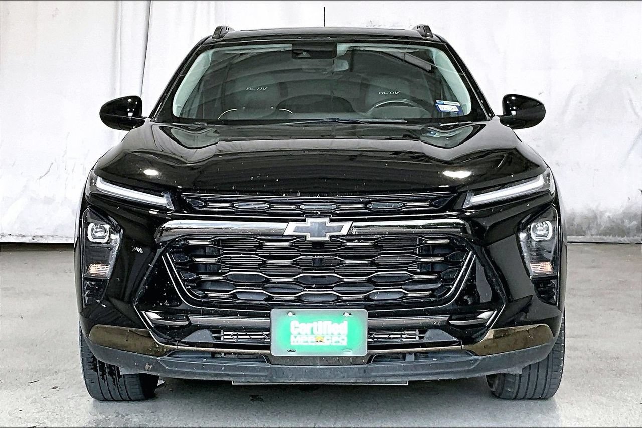 Used 2024 Chevrolet Trax ACTIV w/ Sunroof Package FWD image 3