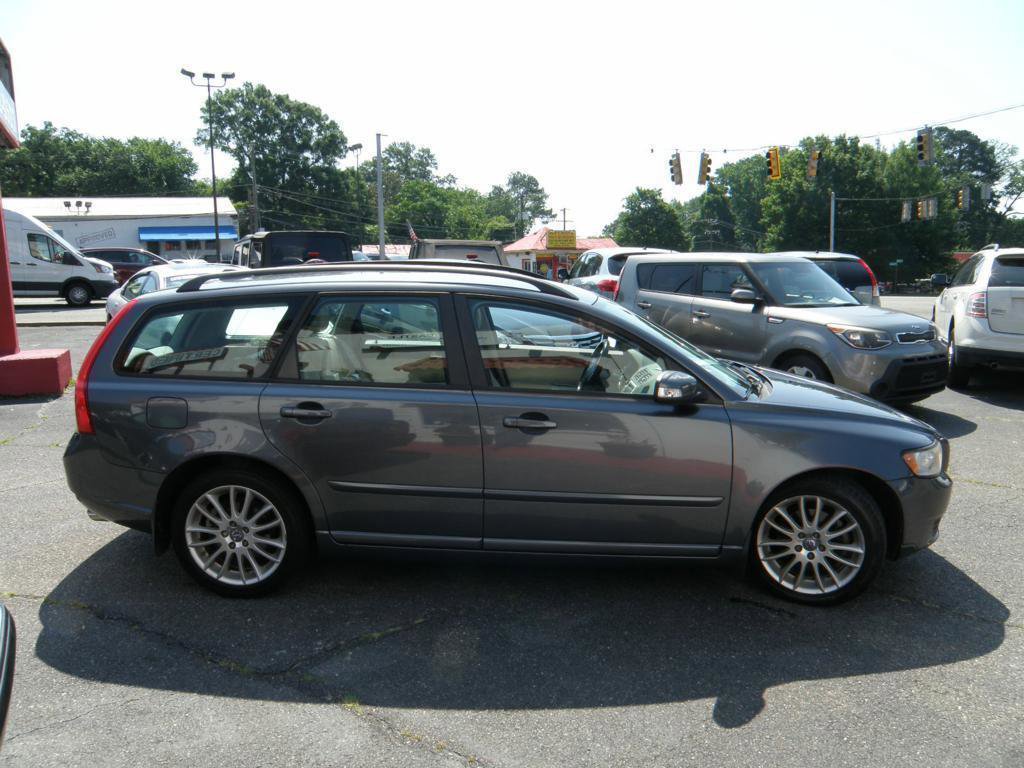 Used 2011 Volvo V50 T5 image 5