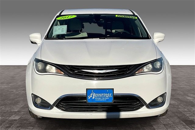 Used 2017 Chrysler Pacifica Touring Plus image 3