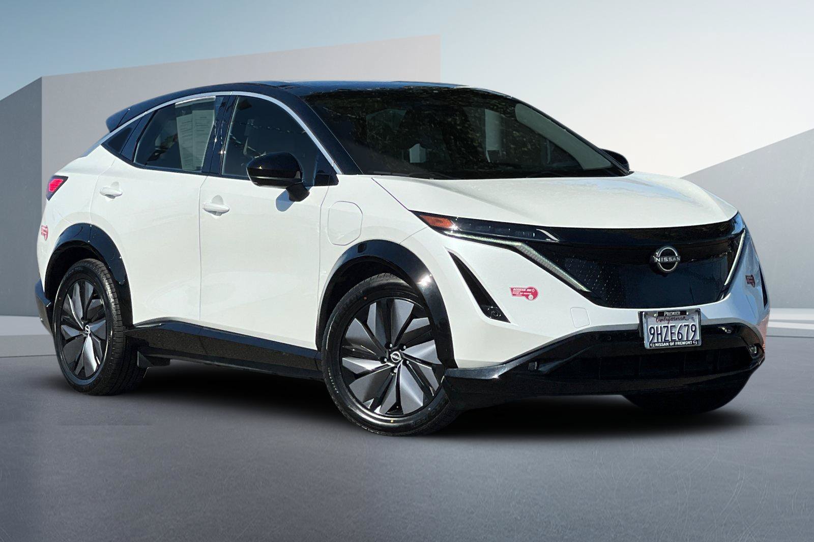 Certified 2023 Nissan Ariya FWD image 2
