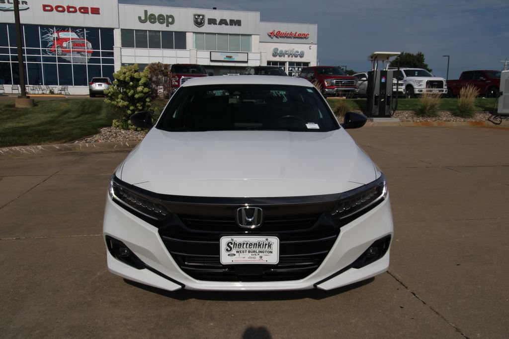 Used 2022 Honda Accord Sport image 2