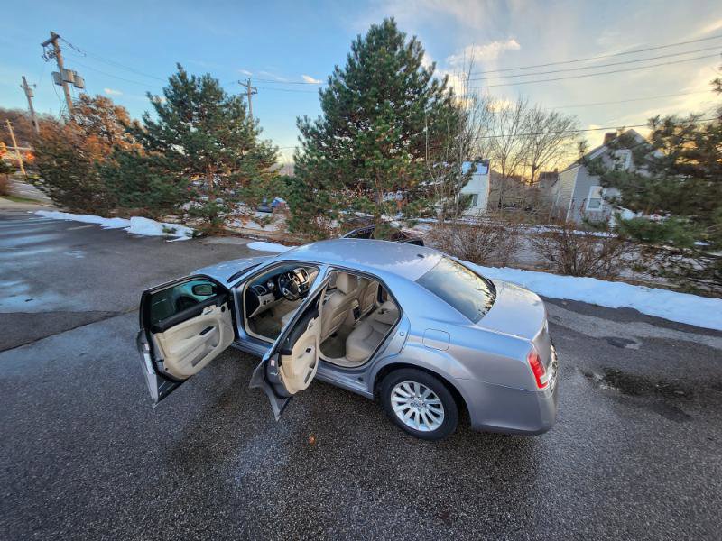 Used 2013 Chrysler 300 w/ Driver Convenience Group image 36