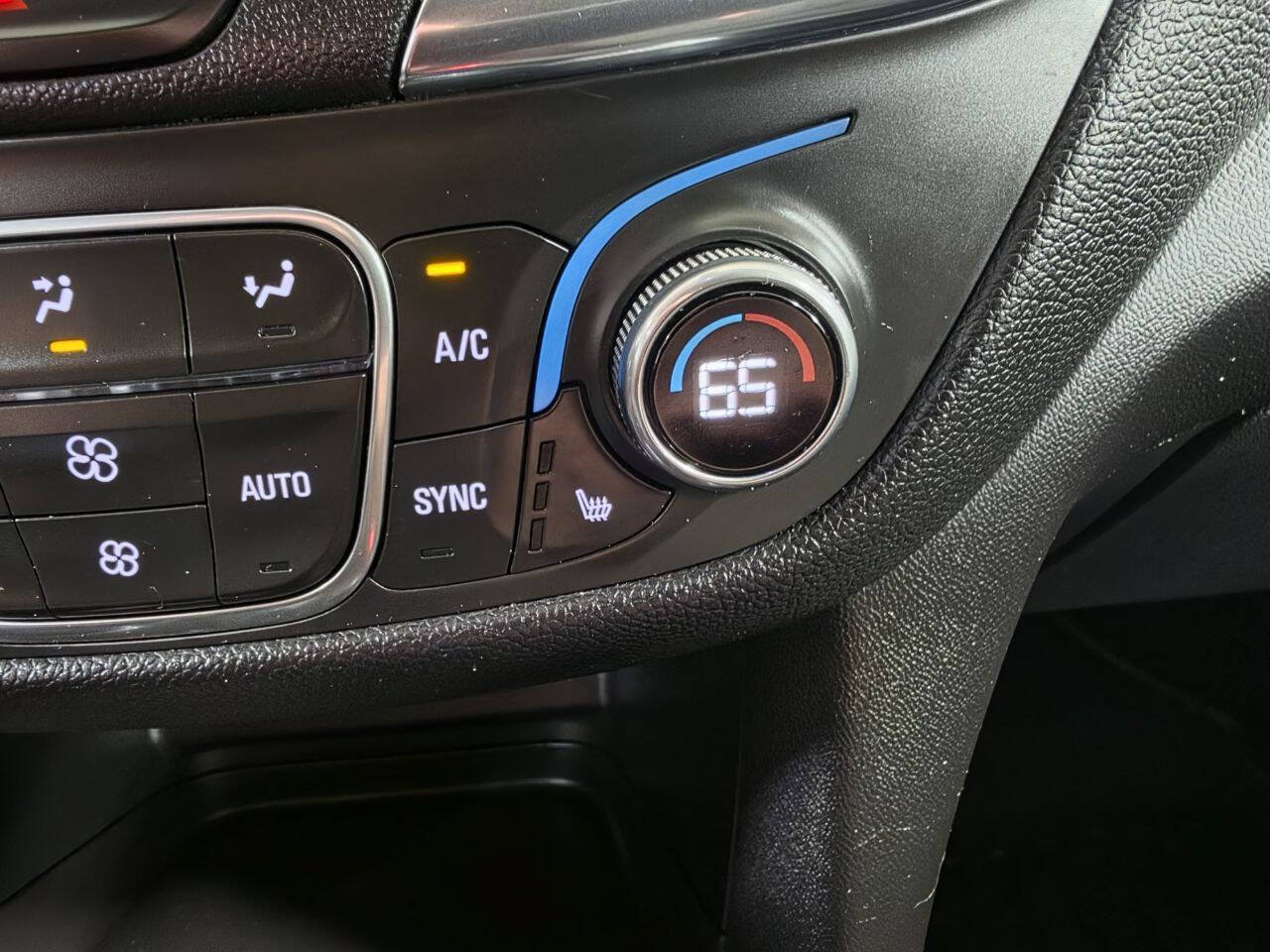 Used 2020 Chevrolet Equinox LT AWD/4WD image 40