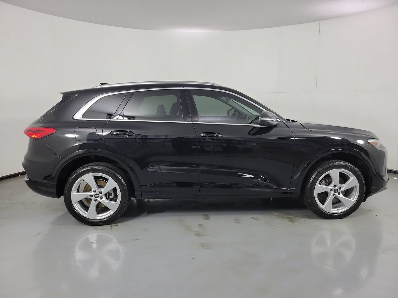 Used 2025 Audi Q5 Premium Plus w/ Premium Plus AWD/4WD image 33
