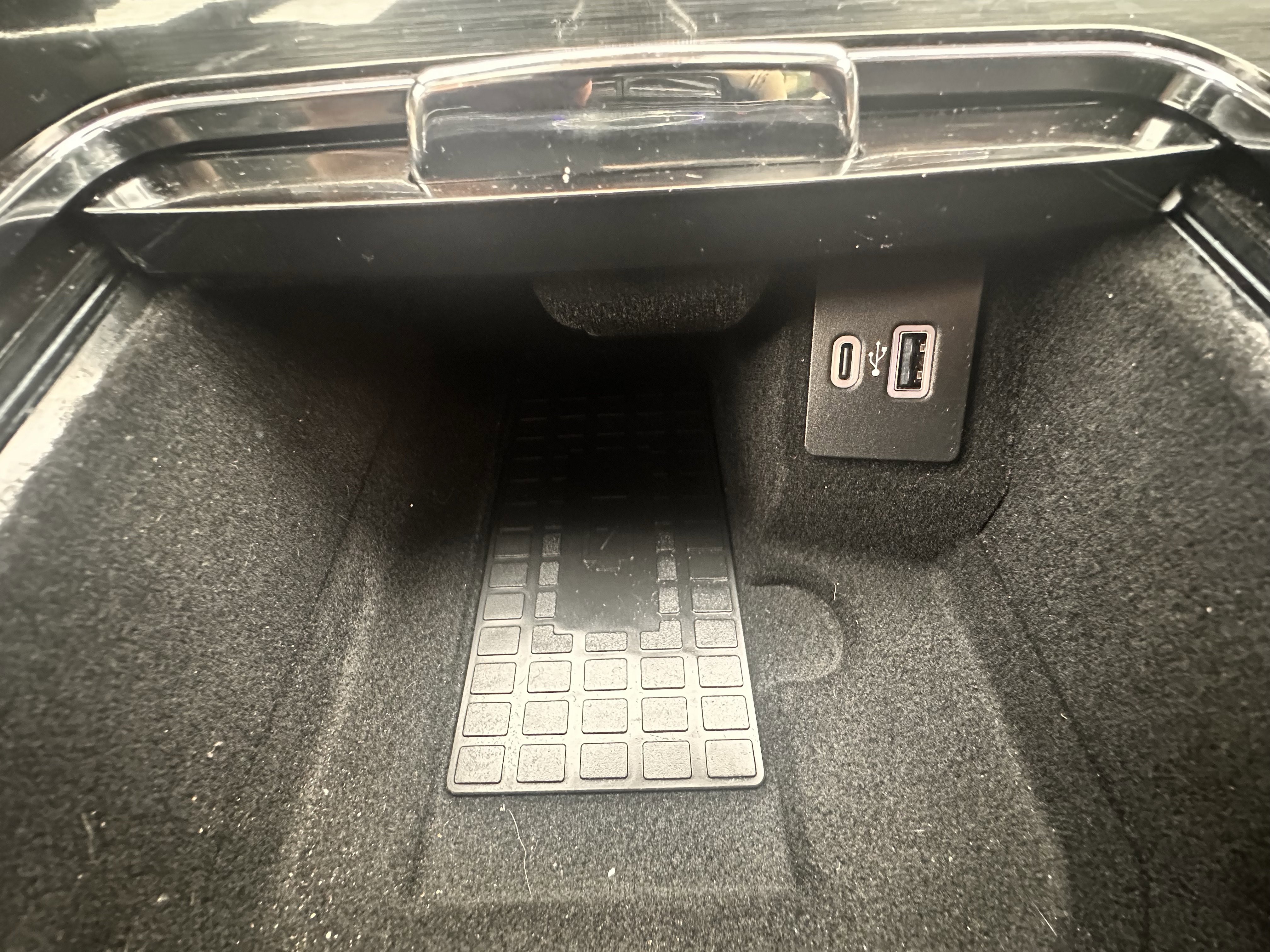 Used 2023 Lincoln Nautilus Reserve w/ Equipment Group 201A image 17