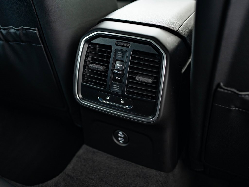 Certified 2024 Porsche Macan S image 35