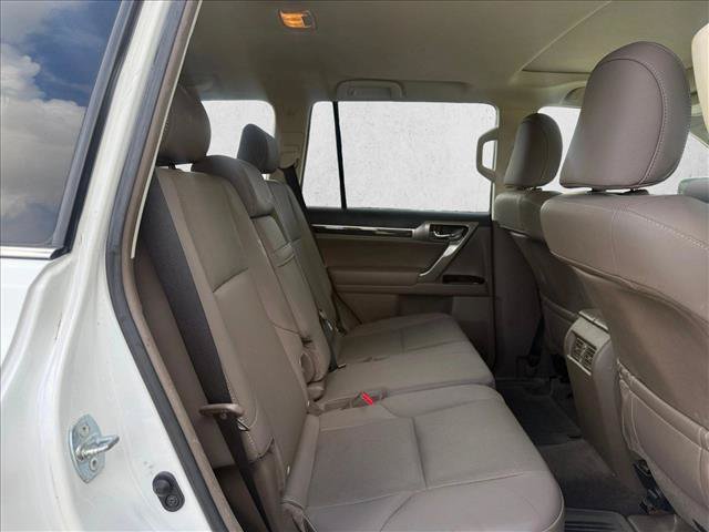 Used 2019 Lexus GX 460 w/ Preferred Accessory Package AWD/4WD image 15