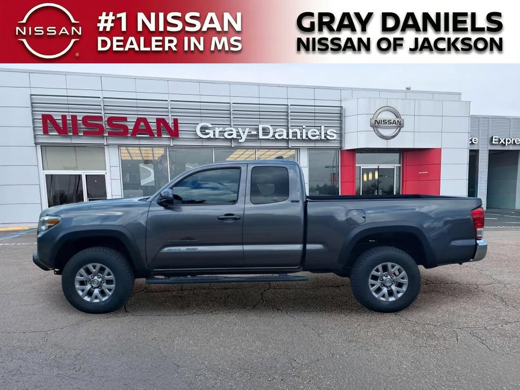 Used 2016 Toyota Tacoma SR5 w/ SR5 Appearance Package (SN) AWD/4WD image 4