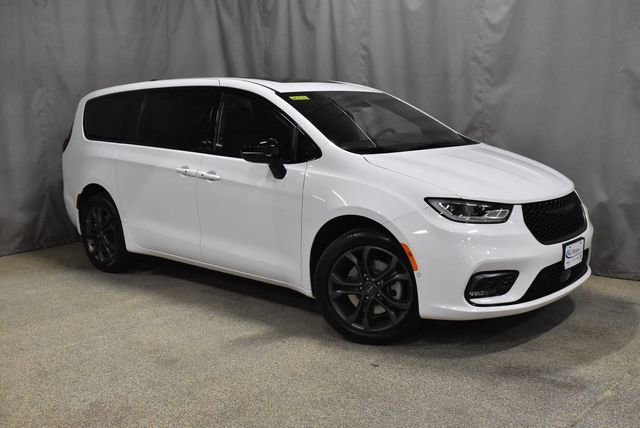 New 2026 Chrysler Pacifica Select image 4