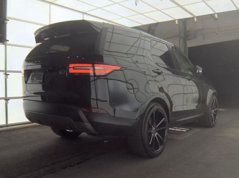 Used 2017 Land Rover Discovery First Edition image 2