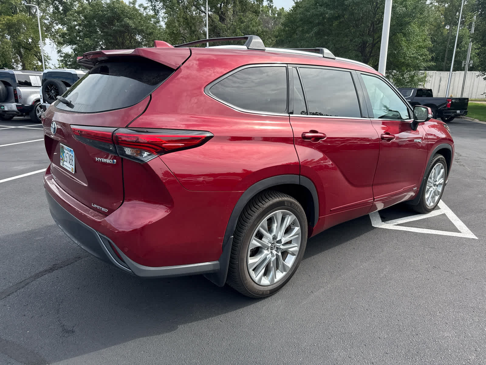 Used 2021 Toyota Highlander Limited AWD/4WD image 4
