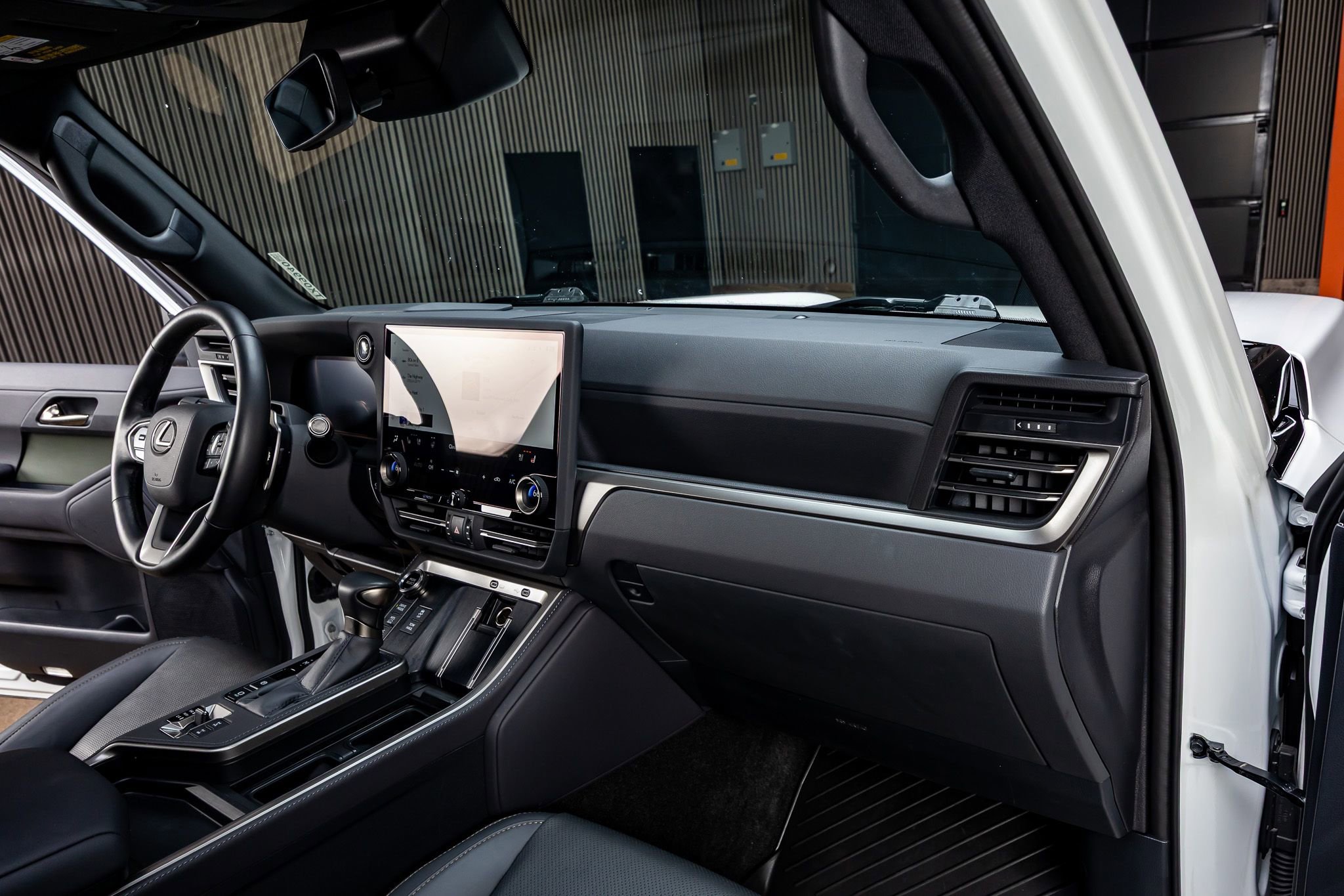 Used 2025 Lexus GX 550 AWD/4WD image 18