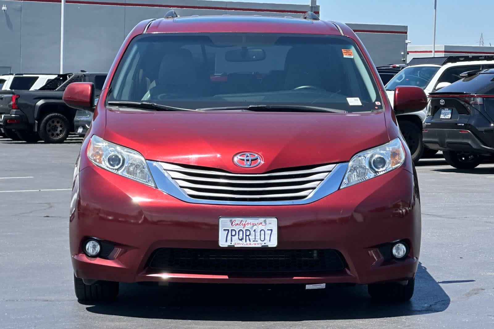 Used 2015 Toyota Sienna XLE w/ XLE Navigation Package FWD image 10
