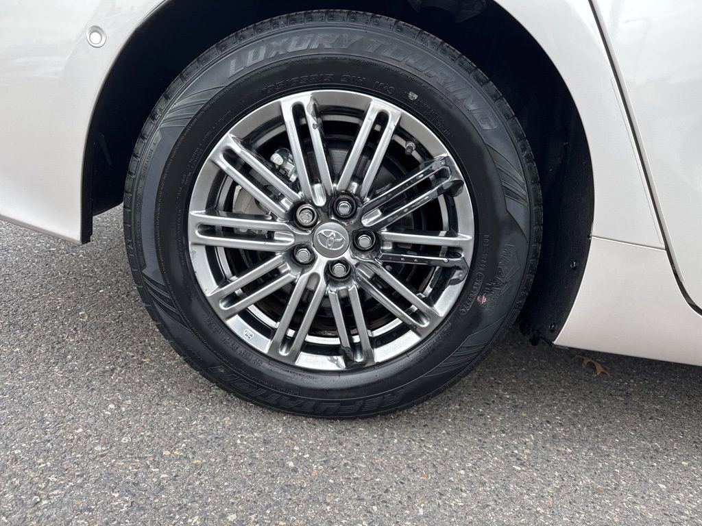 Used 2021 Toyota Prius Prime Limited image 9