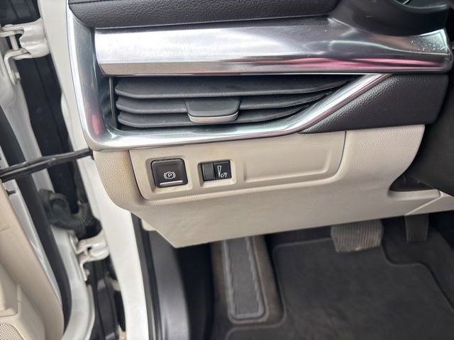 Used 2019 Cadillac XT4 Luxury w/ Cold Weather Package FWD image 19