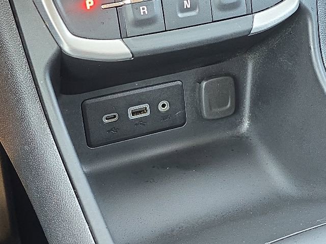 Used 2024 GMC Terrain SLE w/ Driver Convenience Package FWD image 32