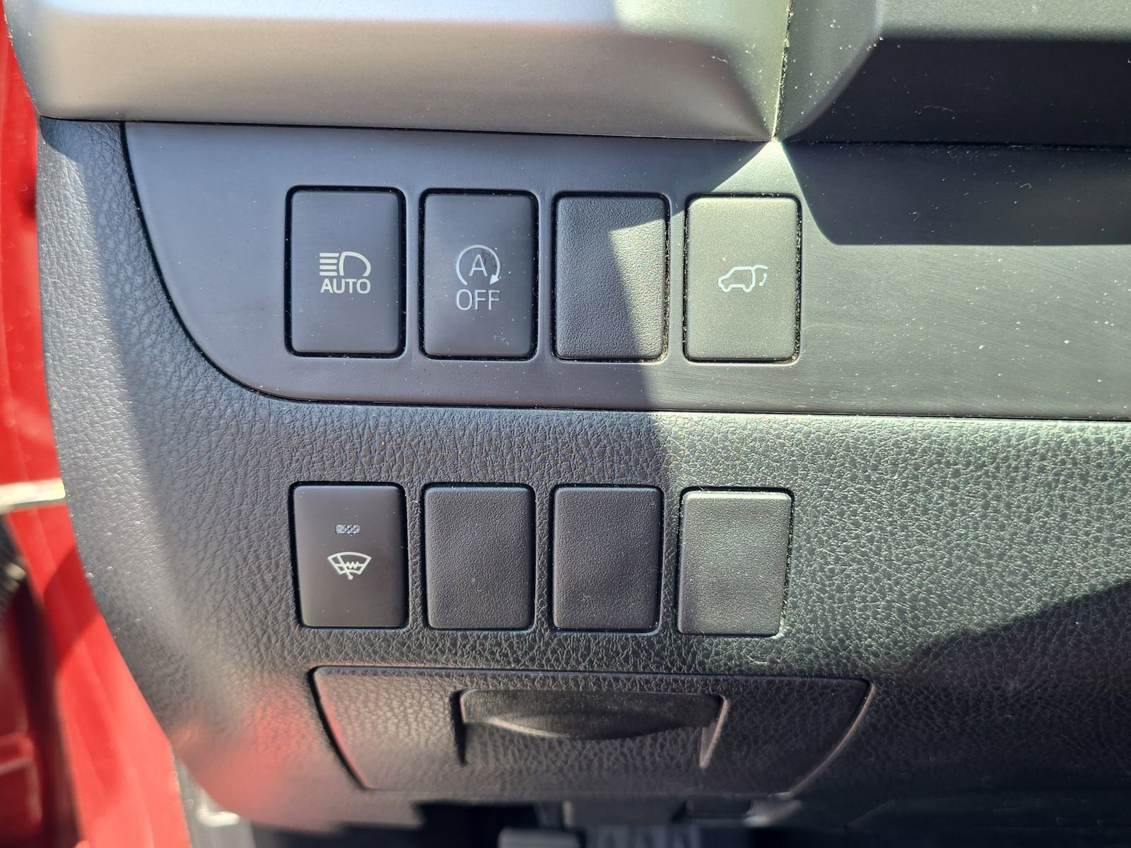 Used 2018 Toyota Highlander SE FWD image 22