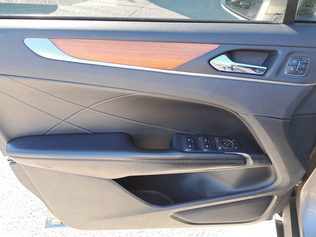 Used 2017 Lincoln MKC Reserve image 14