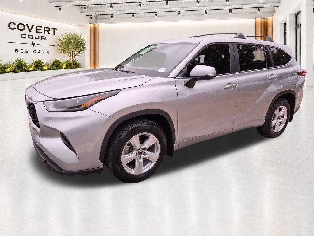 Used 2023 Toyota Highlander L FWD image 4