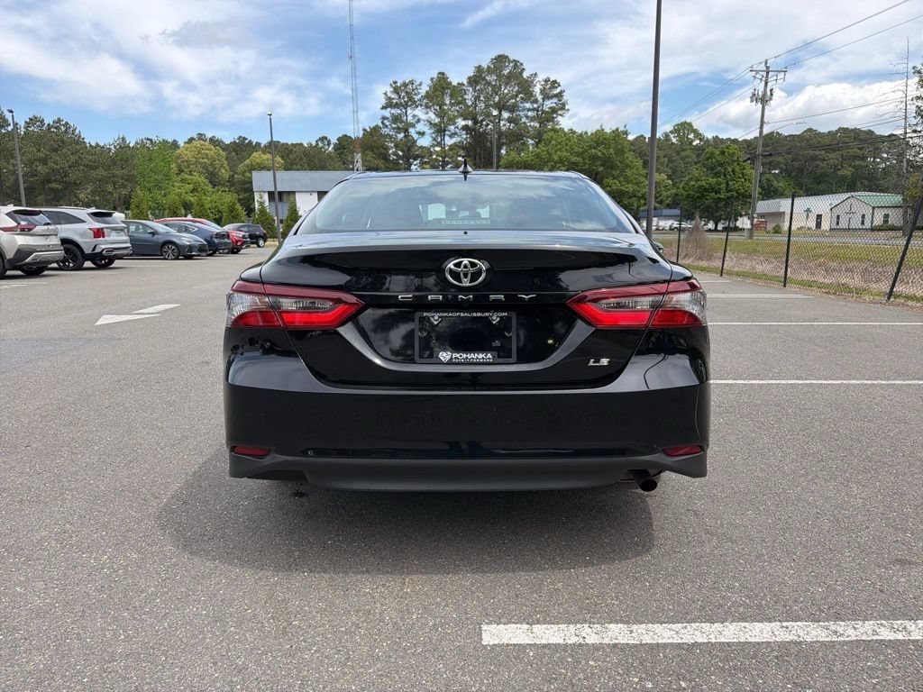 Used 2024 Toyota Camry LE FWD image 10