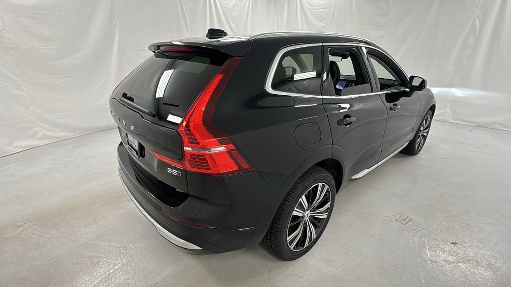 Used 2023 Volvo XC60 B5 Plus w/ Climate Package image 3