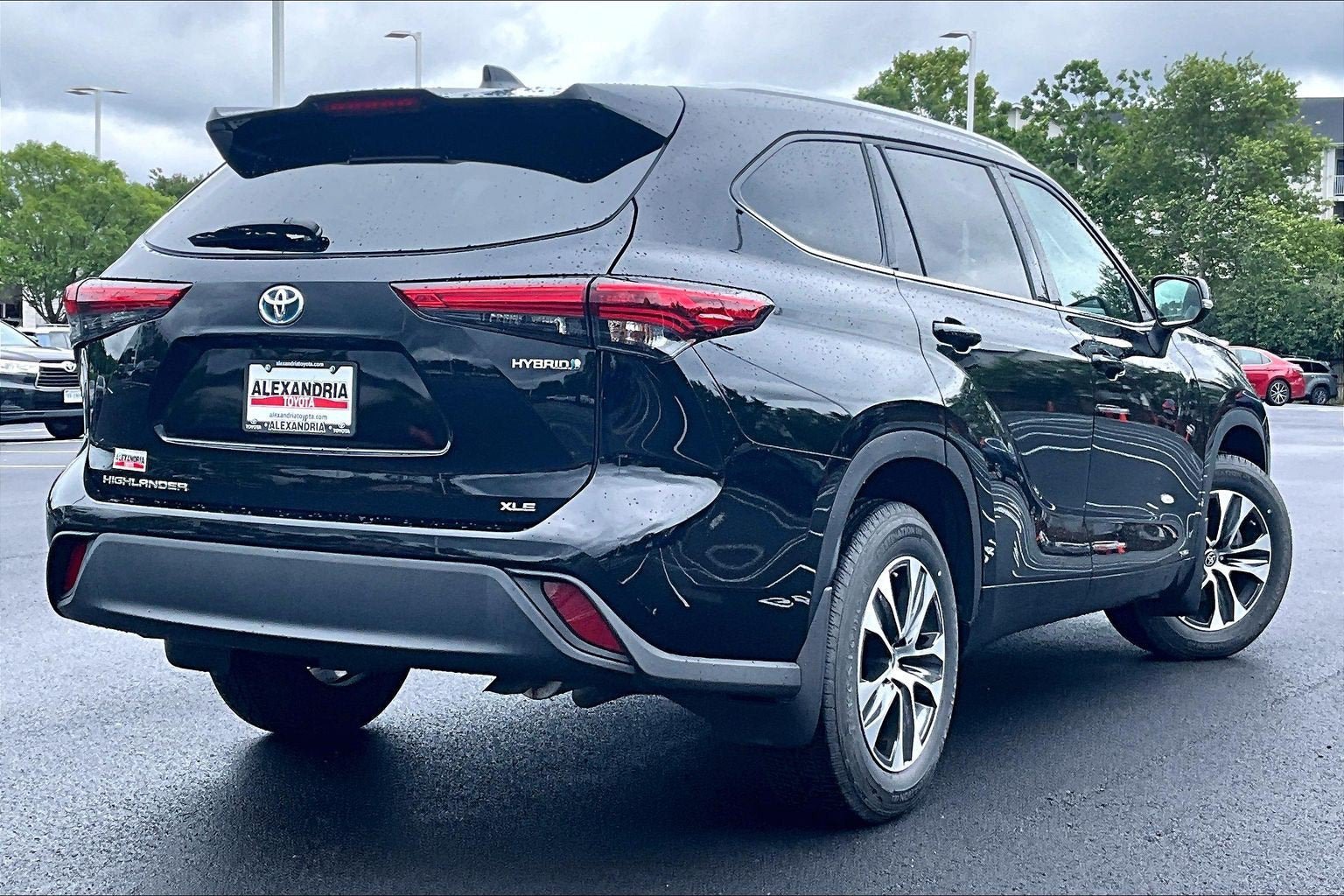 Used 2022 Toyota Highlander XLE AWD/4WD image 12