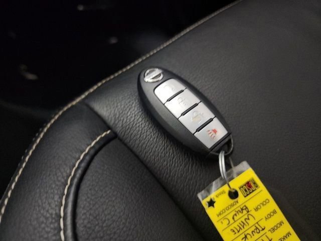 Used 2018 Nissan Titan PRO-4X w/ Pro-4x Convenience Package AWD/4WD image 36