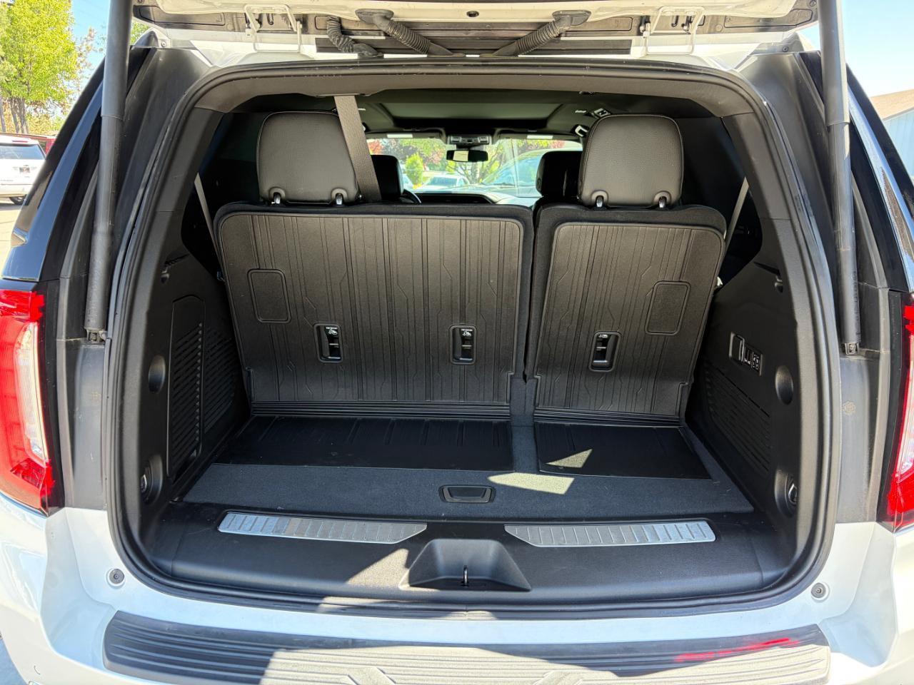Used 2023 GMC Yukon Denali AWD/4WD image 7