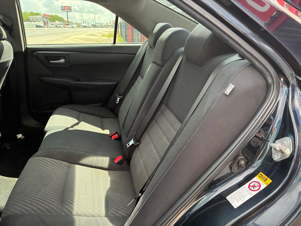 Used 2015 Toyota Camry LE FWD image 25
