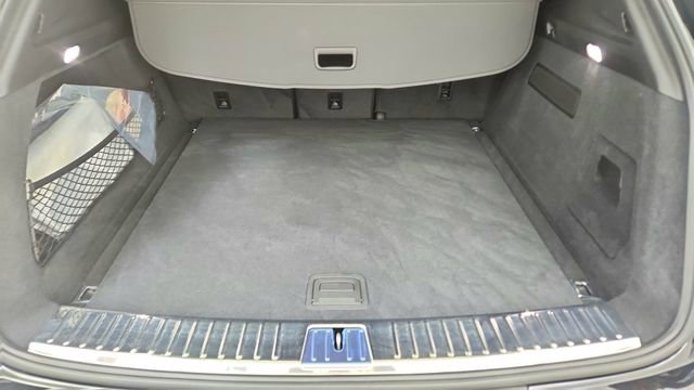 Used 2025 Porsche Cayenne w/ Premium Package image 15