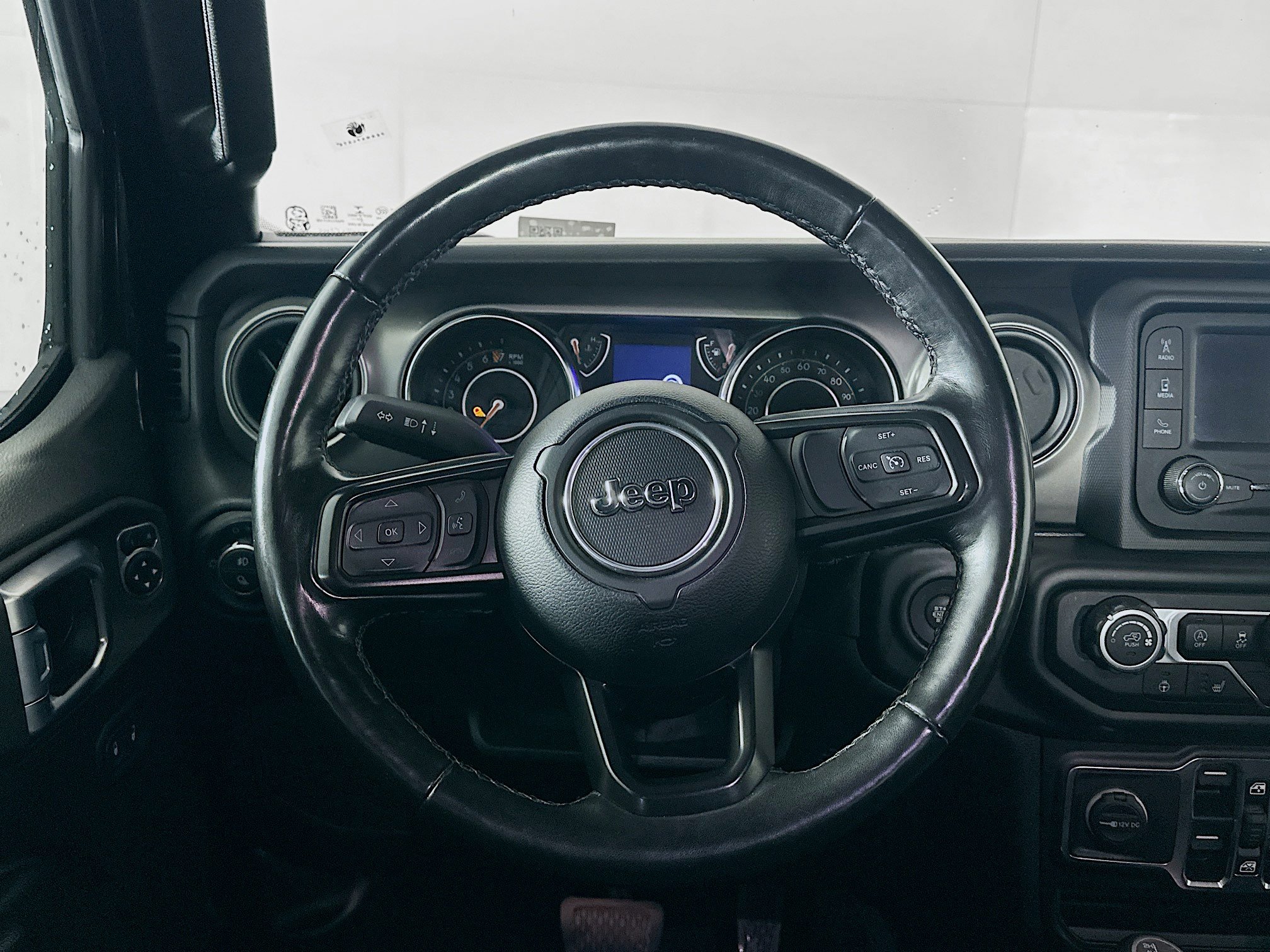 Used 2021 Jeep Gladiator Willys image 17