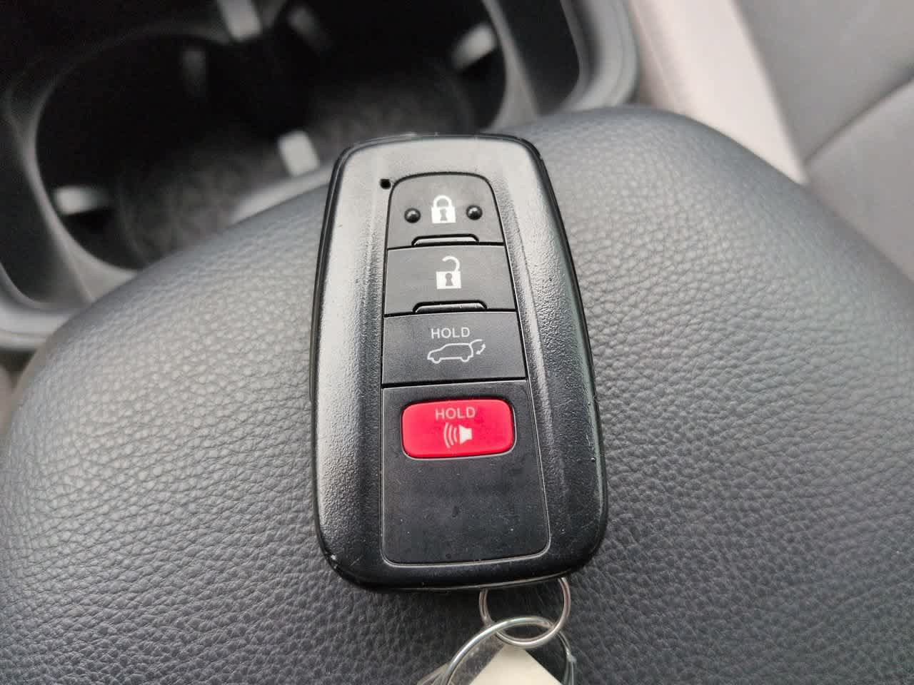 Used 2025 Toyota RAV4 XLE w/ Convenience Package FWD image 27