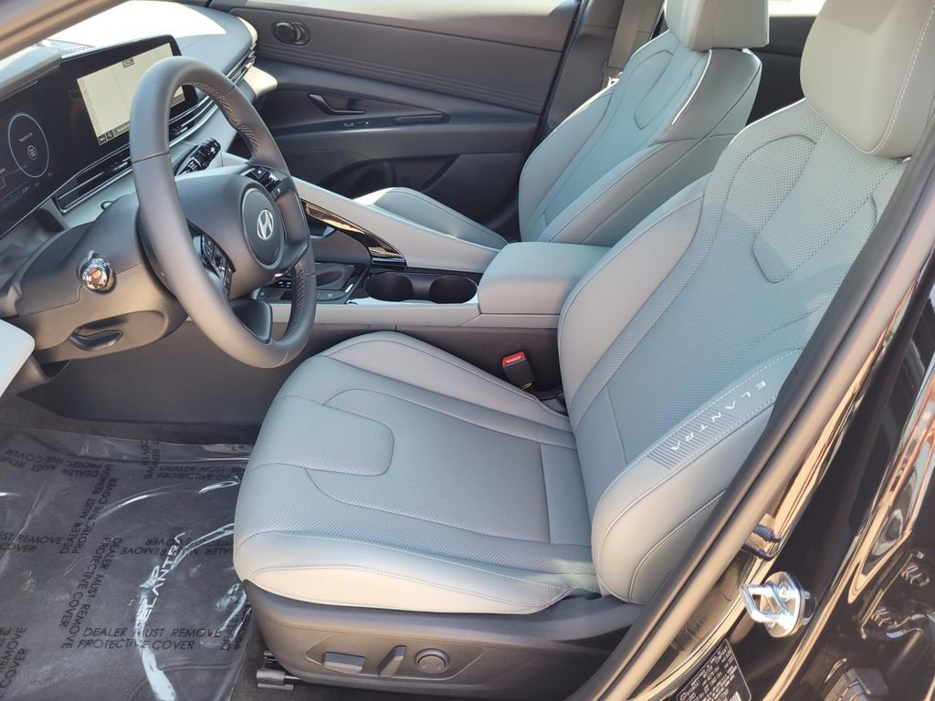 New 2025 Hyundai Elantra Limited FWD image 9
