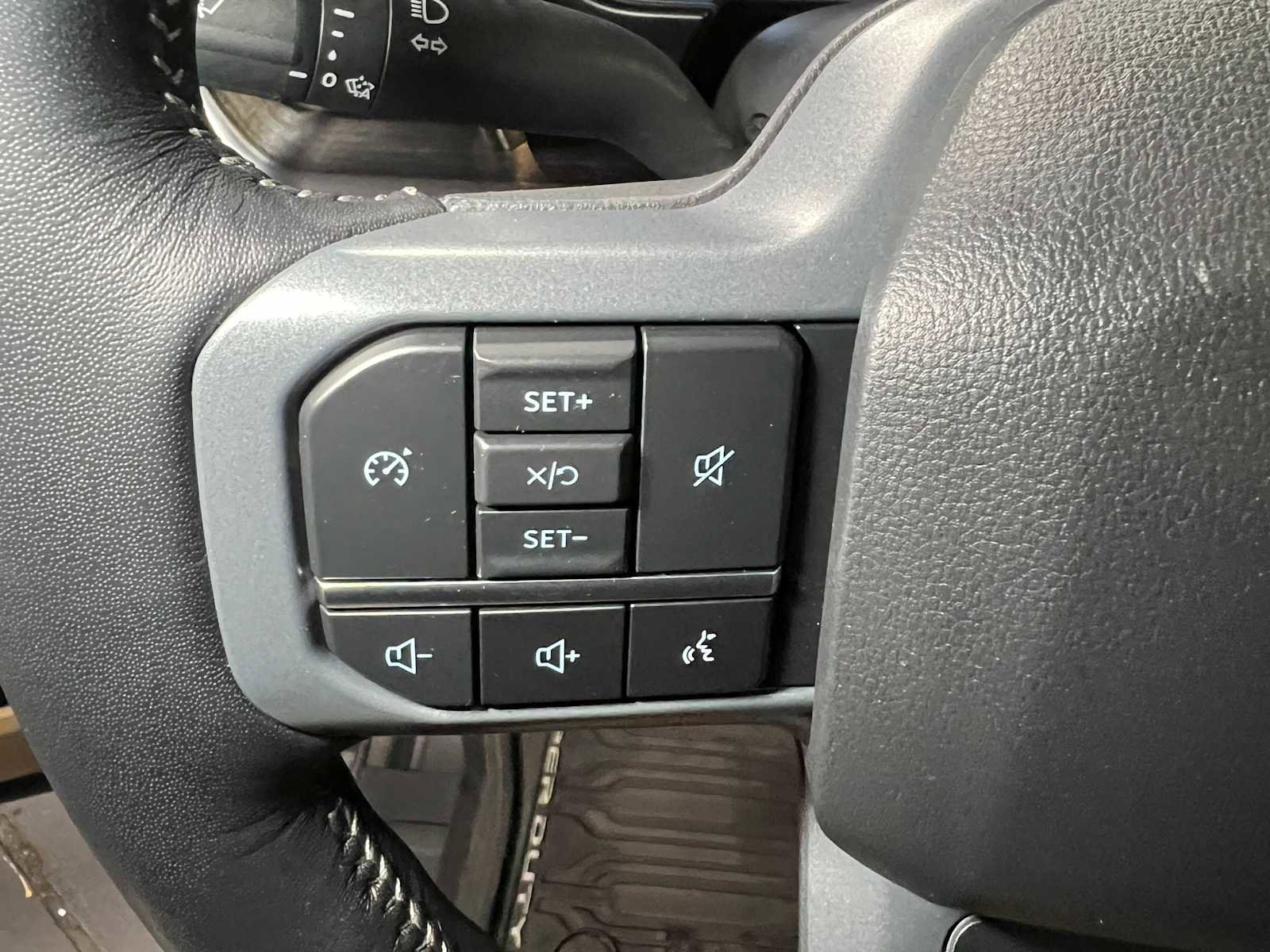 Used 2024 Ford F350 Lariat w/ Sport Appearance Package image 29