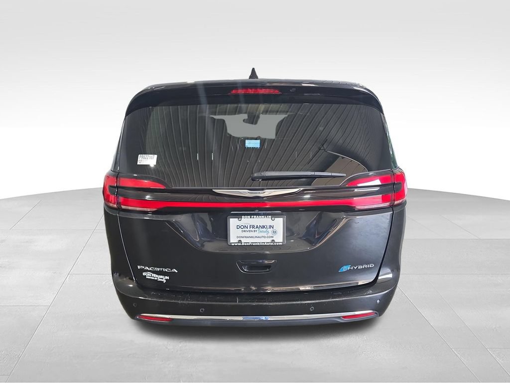 Used 2023 Chrysler Pacifica Touring-L FWD image 4