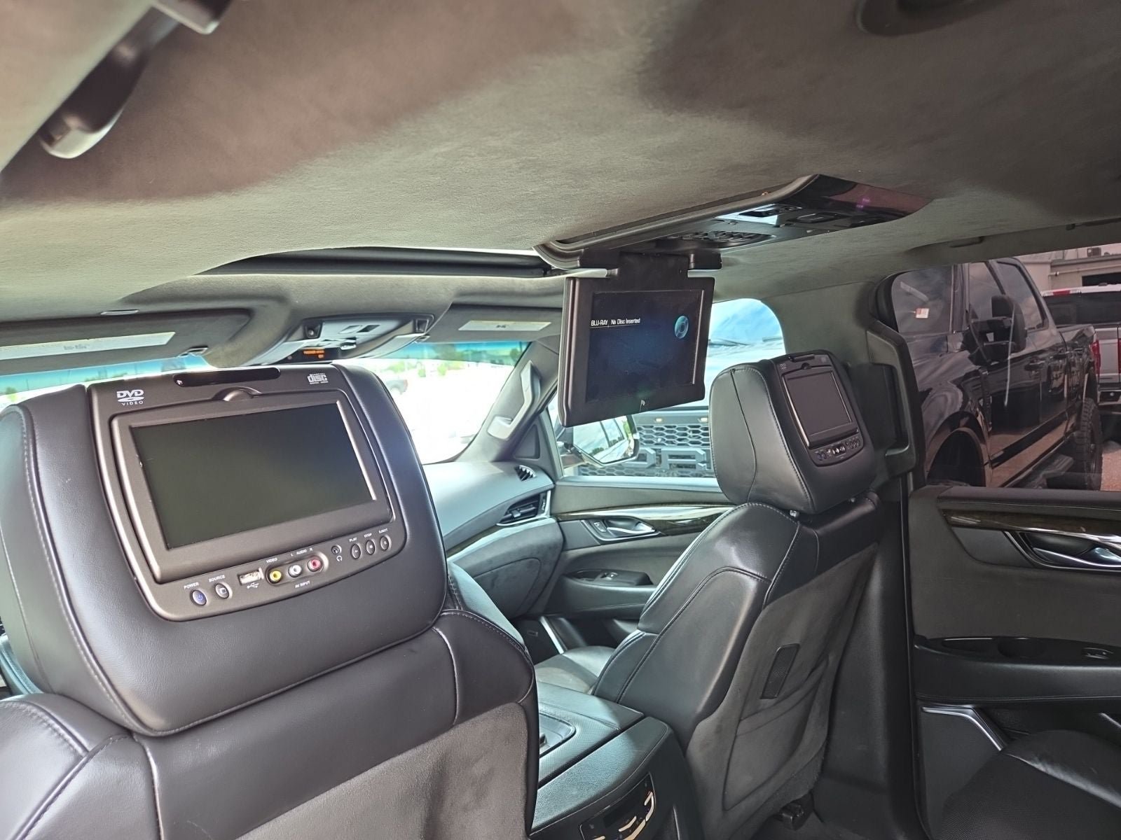 Used 2017 Cadillac Escalade Platinum AWD/4WD image 40