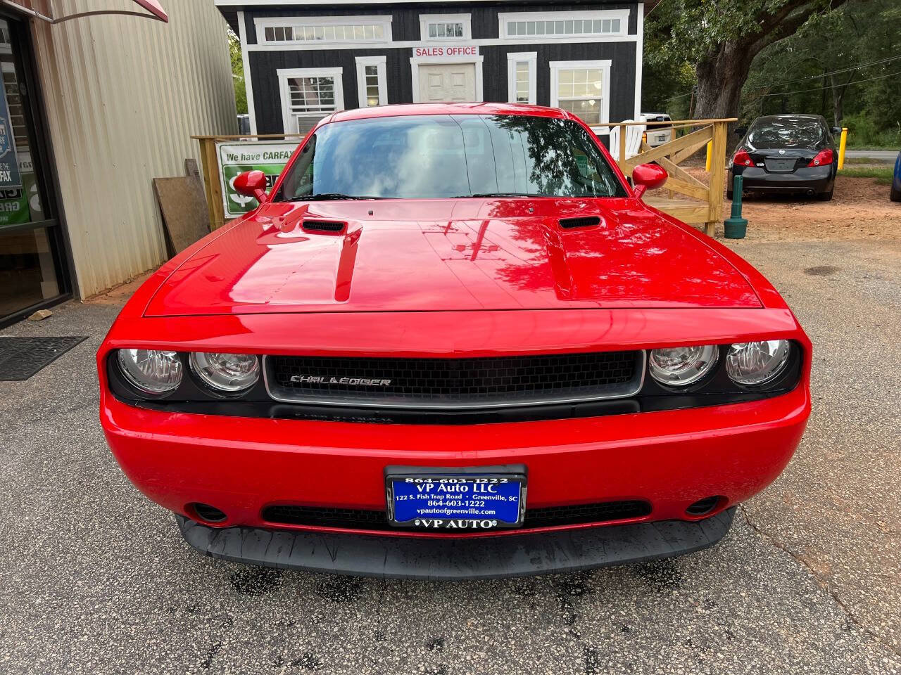 Used 2014 Dodge Challenger SXT image 2