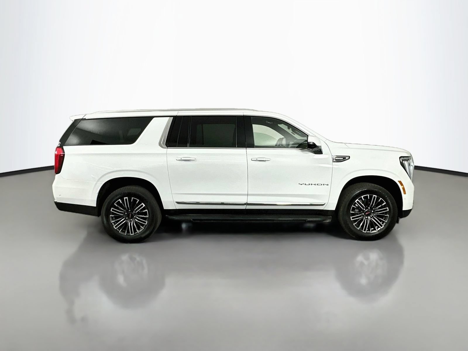 Used 2026 GMC Yukon XL Elevation AWD/4WD image 9