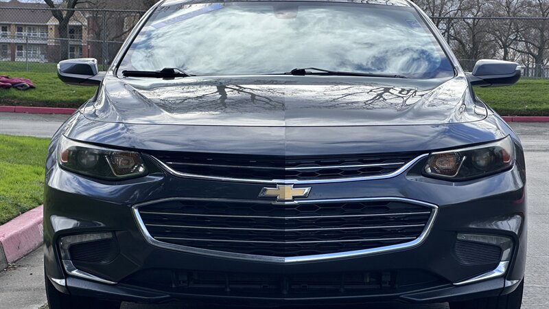 Used 2017 Chevrolet Malibu LT FWD image 3