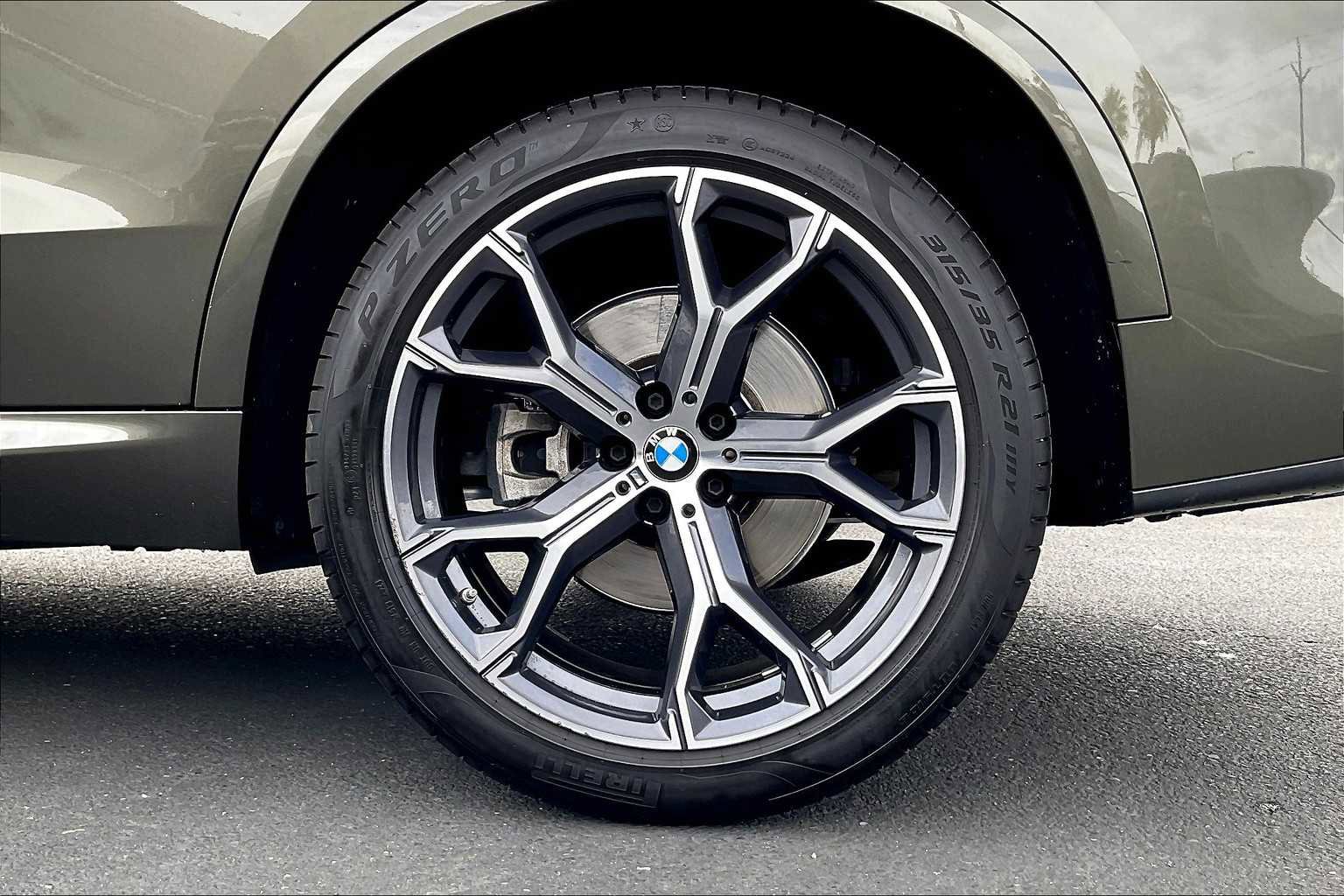 Used 2022 BMW X5 xDrive40i w/ M Sport Package image 12