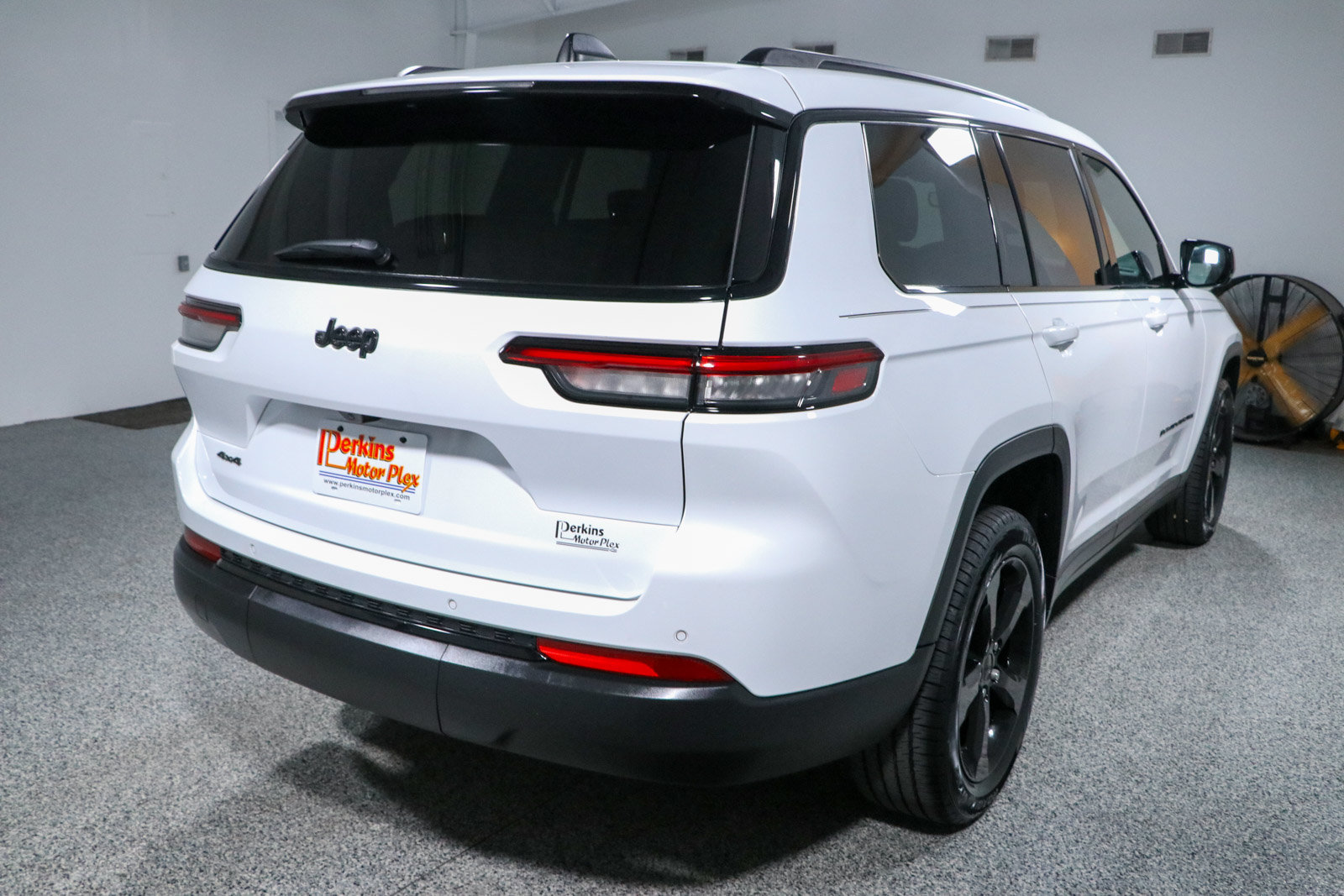 Used 2023 Jeep Grand Cherokee L Laredo AWD/4WD image 7