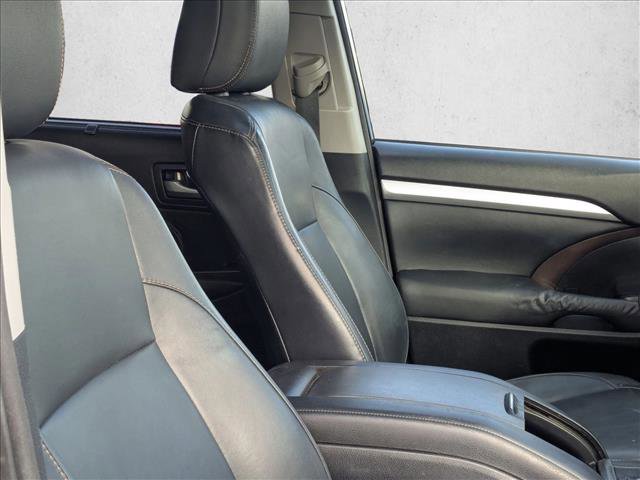 Used 2015 Toyota Highlander XLE image 19