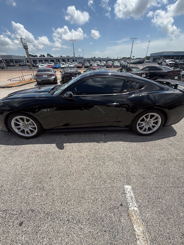 Used 2025 Ford Mustang GT Premium RWD image 4