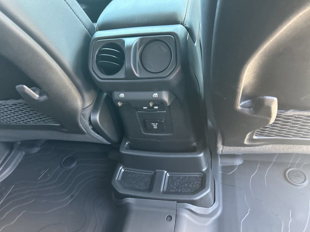 Used 2025 Jeep Wrangler Unlimited Sahara AWD/4WD image 29