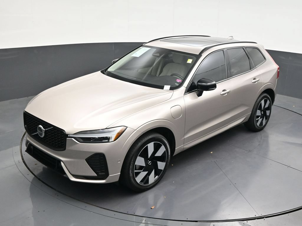 Used 2025 Volvo XC60 T8 Plus w/ Protection Package Premier AWD/4WD image 10