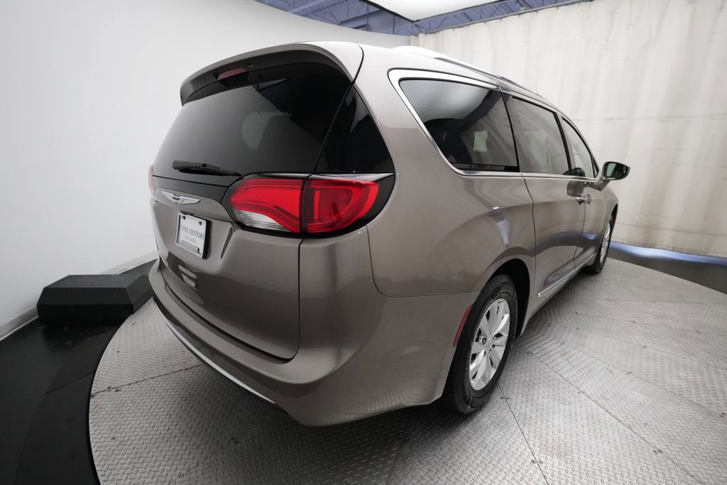 Used 2018 Chrysler Pacifica Touring-L w/ Premium Audio Group image 13