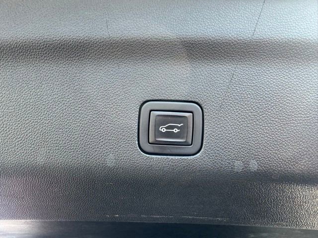 Used 2023 Cadillac Escalade Sport Platinum w/ LPO, ONYX Package AWD/4WD image 12