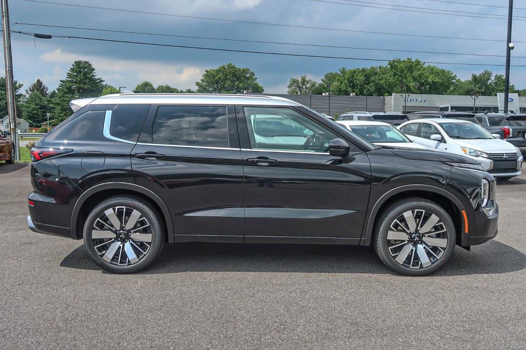New 2025 Mitsubishi Outlander AWD image 9