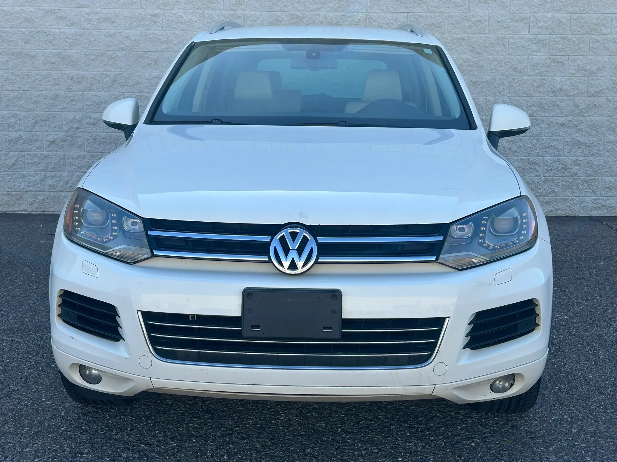 Used 2012 Volkswagen Touareg TDI AWD/4WD image 2