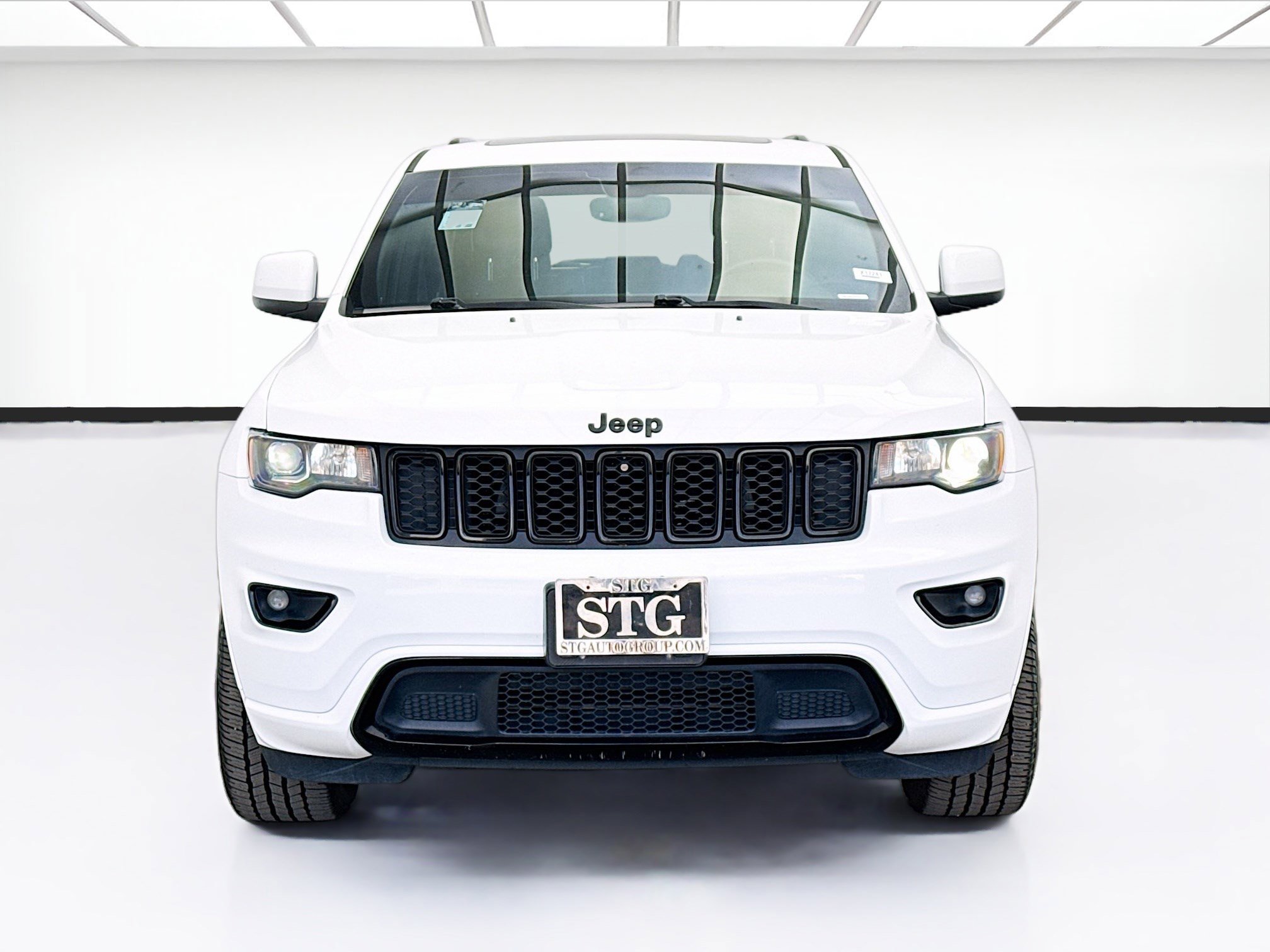 Used 2019 Jeep Grand Cherokee Altitude RWD image 2